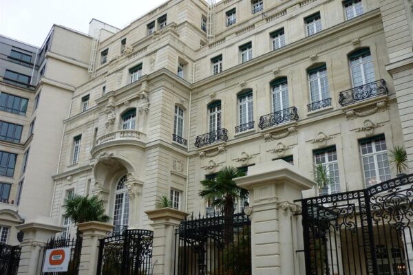 Hotel_Shangri-La_facade