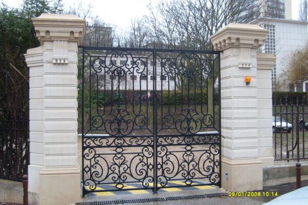 Pilastre College d Etat Sevres